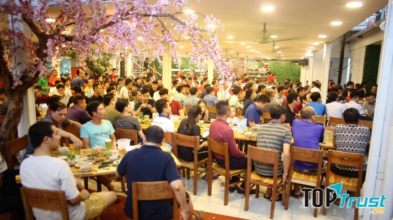 Bia Đức Trọc - Đường Láng