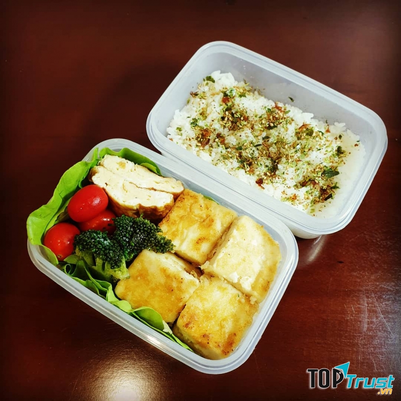 Bento thịt hầm là lựa chọn được nhiều khách hàng tin dùng.