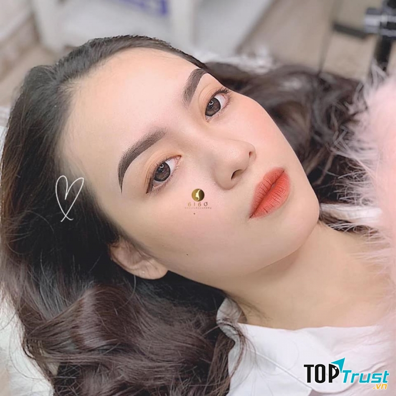 Phun mày hiệu ứng make up