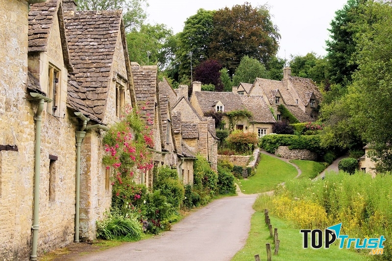 Những ngôi nhà trở thành di tích lịch sử ở làng Bibury, Anh
