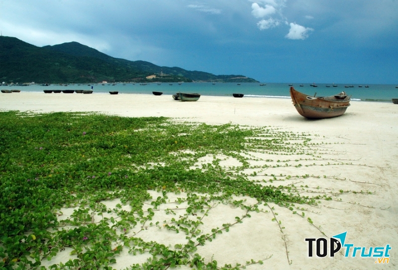 Biển Mỹ Khê nơi tắm biển lí tưởng cho những ai muốn không gian thoáng đãng, thơ mộng