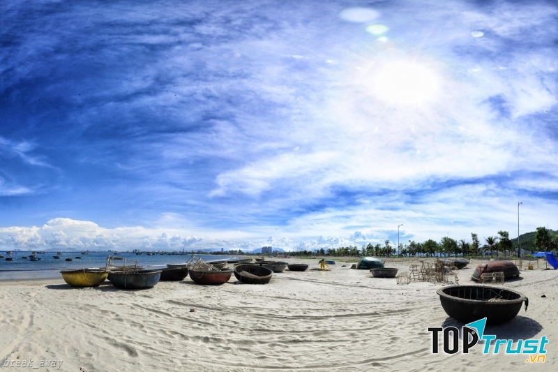 Biển Mỹ Khê hiền hòa, quyến rũ nhất Đà Nẵng