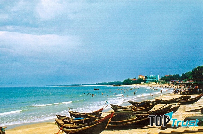 Bãi biển Thuận An thuộc thị trấn Thuận An, huyện Phú Vang, tỉnh Thừa Thiên - Huế,