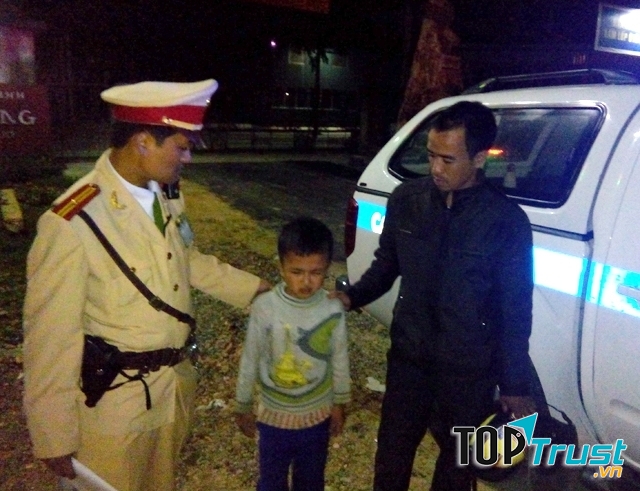 Khi bị lạc đường, trẻ cần tìm đến sự giúp đỡ của những đối tượng tin cậy.