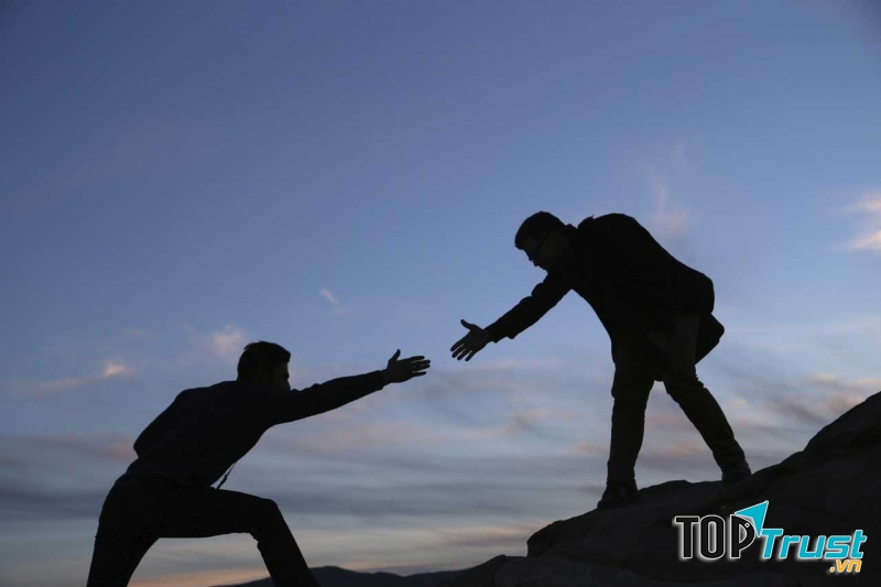 Biết giúp đỡ người khác