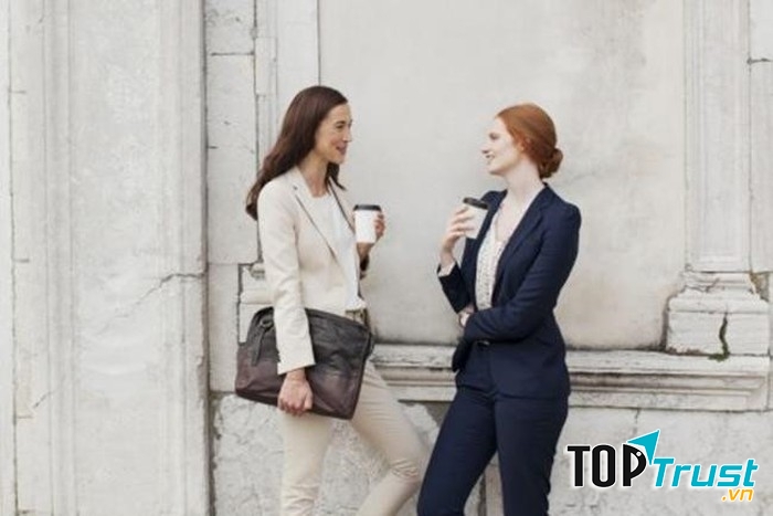 Không lợi dụng các mối quan hệ xung quanh để tiếp cận đối phương