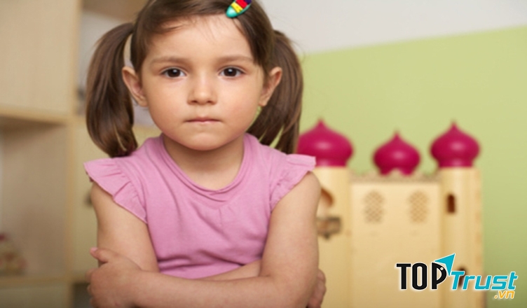 Bé biết nhận lỗi và chịu trách nhiệm.