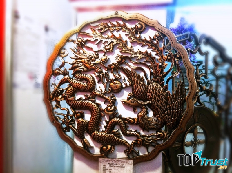 Theo phong thủy, biểu tượng Rồng Phượng mang ý nghĩa tài lộc dồi dào và có nhiều con trai.