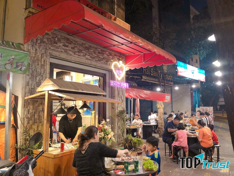 Không gian quán thoáng mát tại Bigbang Korean BBQ 빅뱅