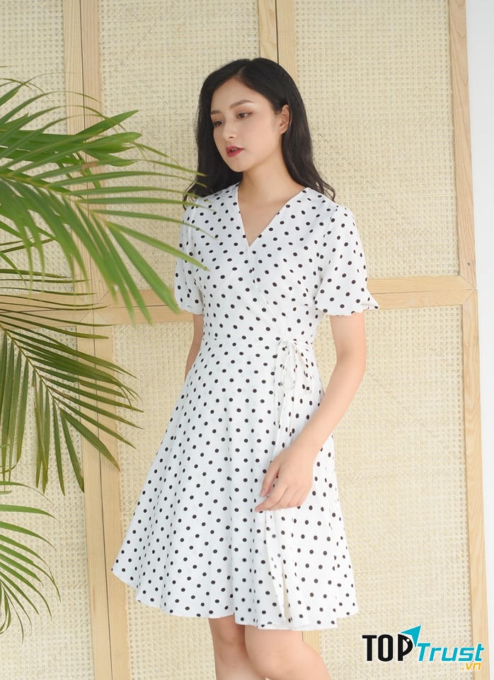 Váy sơ mi với họa tiết chấm bi tại Bijin Boutique