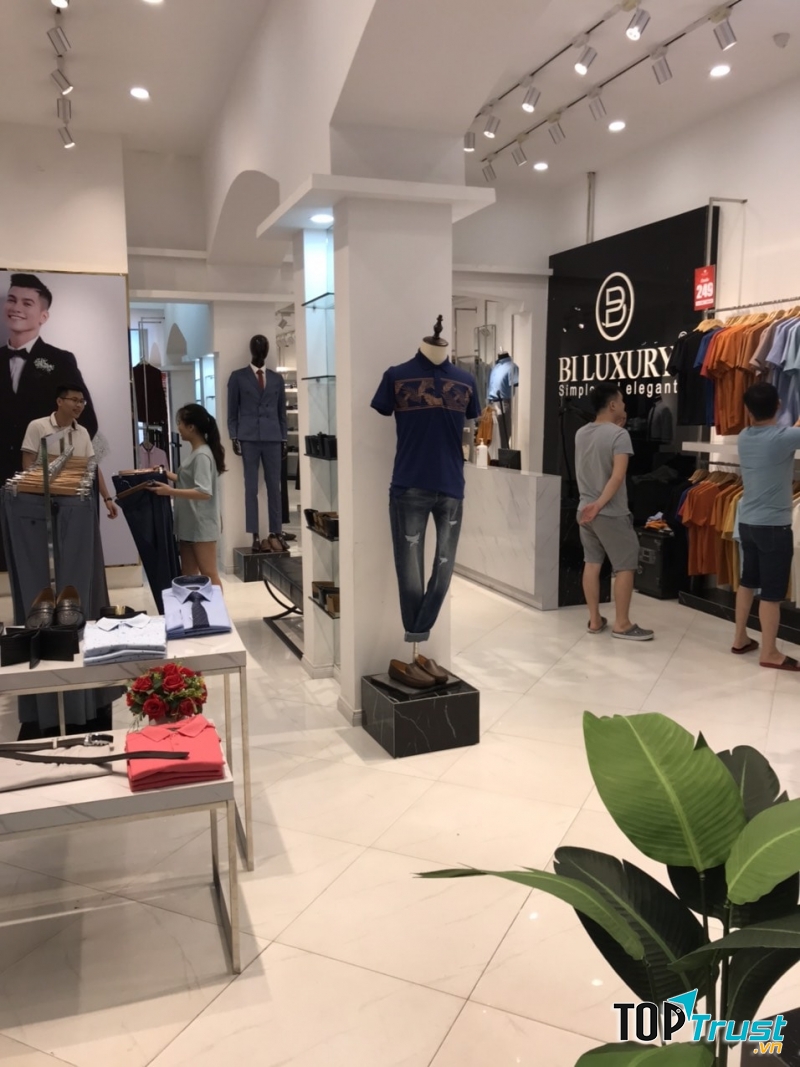 Không gian mua sắm rộng rãi, sang trọng của Biluxury Bắc Ninh.