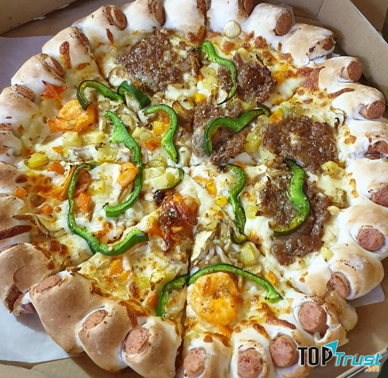 Đặc trưng nhân bánh đầy đặn, ngập tràn phô mai hảo hạng và hương vị rất phù hợp với khẩu vị của người Việt