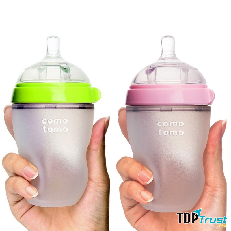 Bình sữa Comotomo có 2 màu viền quanh cổ đặc trưng là màu hồng và màu xanh lá.