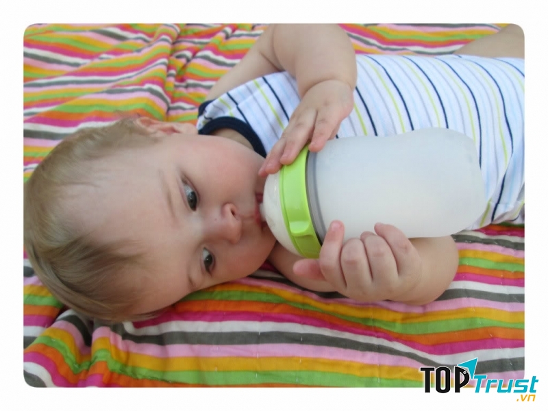 Bình sữa Comotomo