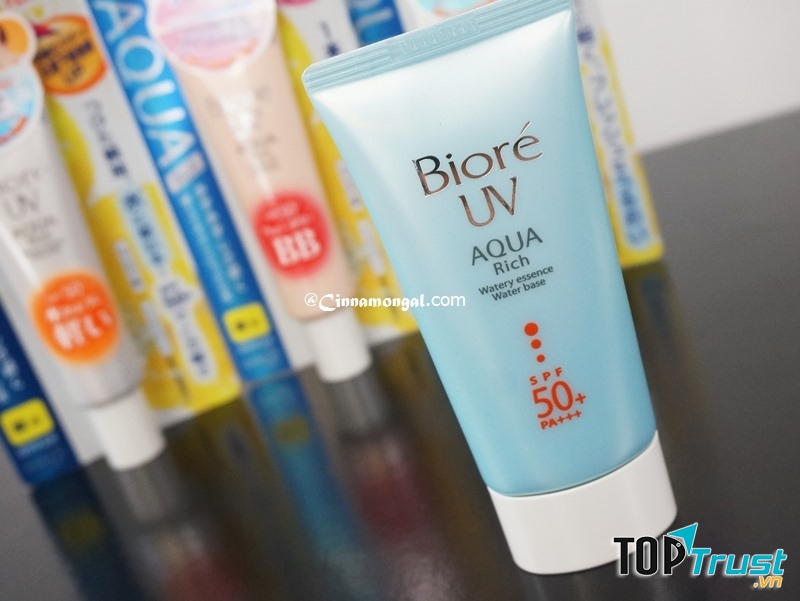 Biore Aqua rich watery essence water base