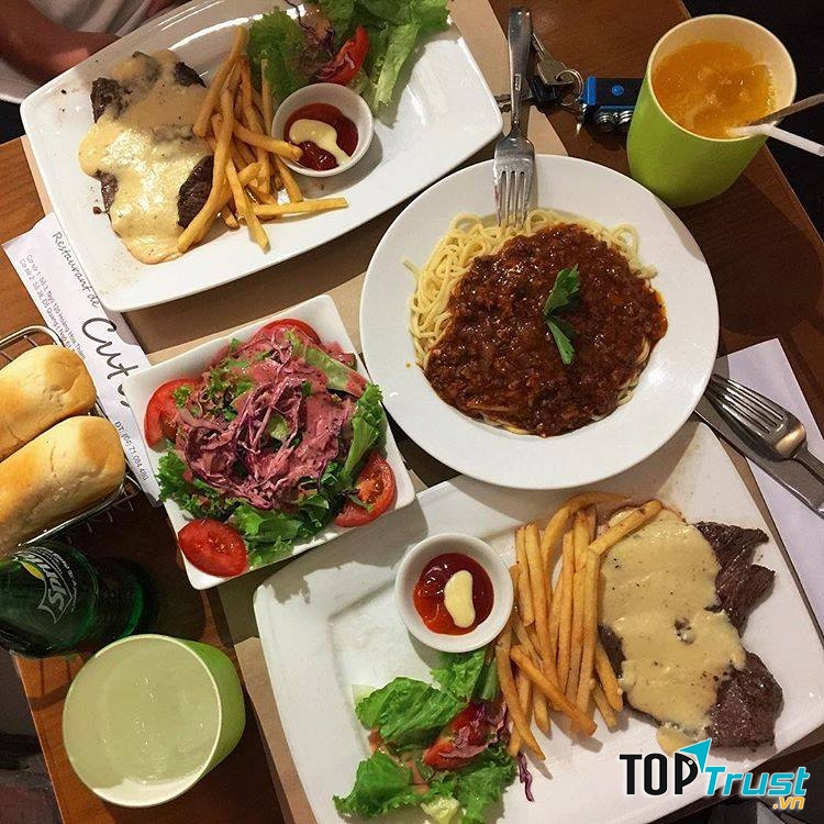 Bò bít tết sốt tiêu đen