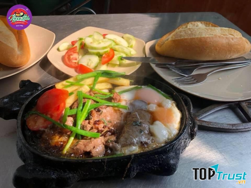 Bánh mì bít tết Ngọc Hiếu