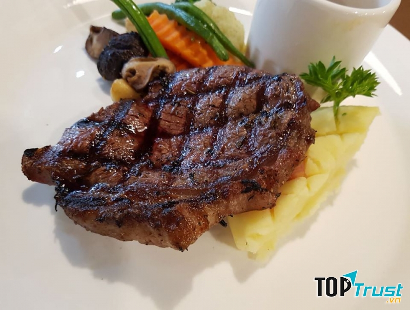 Black Jack's Restaurant - Hàng Bè Nhà