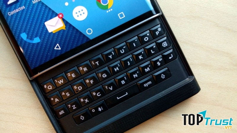 BlackBerry đã không còn tự mình sản xuất điện thoại