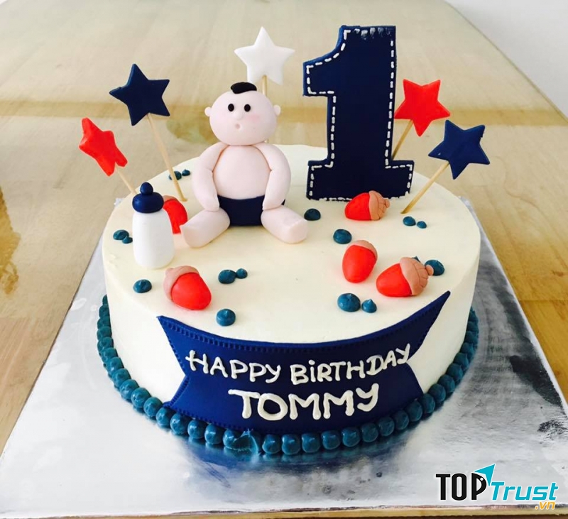 Bánh sinh nhật của Bloom cakes trang trí rất sang trọng