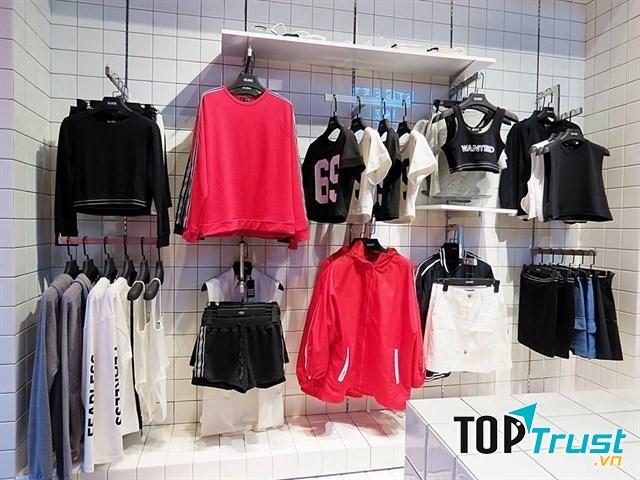 Tất cả mẫu đồ của shop đều trẻ trung, năng động, mang phong cách Hàn Quốc