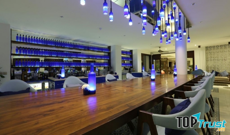 Blue Bottle Bar là một trong những quán bar đẹp nhất Hội An