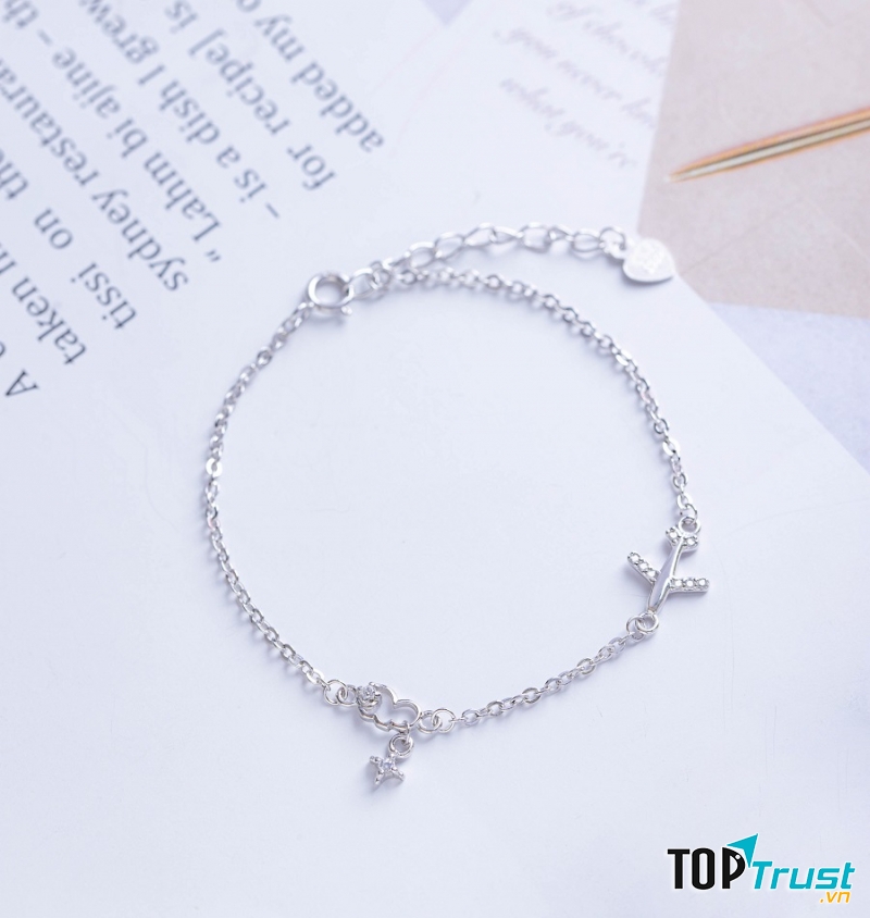 Lắc tay tại Blue Peach