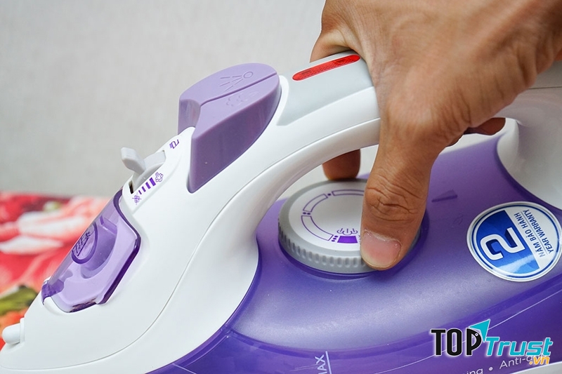 Bàn ủi hơi nước Bluestone SIB-3821