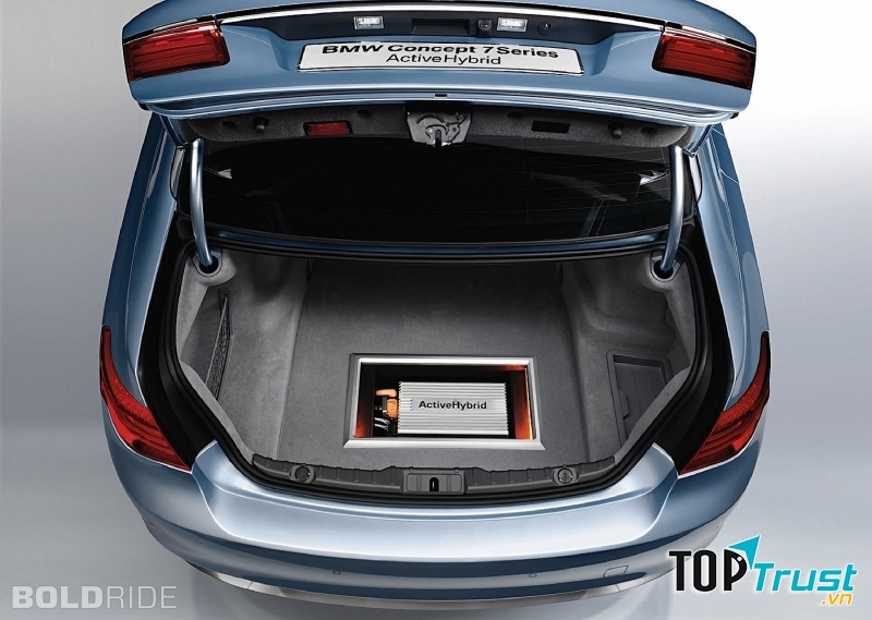 BMW 7-series ActiveHybrid (83 nghìn USD - 1,8 tỷ đồng)