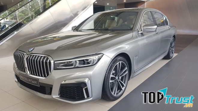 BMW 730Li M Sport - 4,369 tỷ đồng