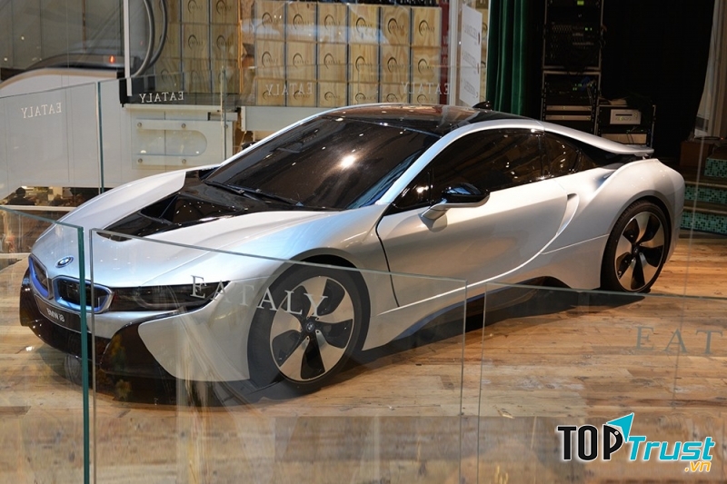 BMW i8 - 135.000 USD