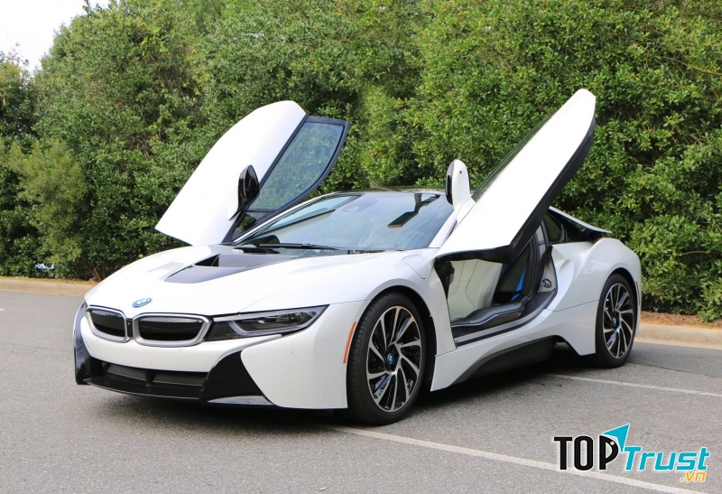 BMW i8 (139 nghìn USD - 3,1 tỷ đồng)