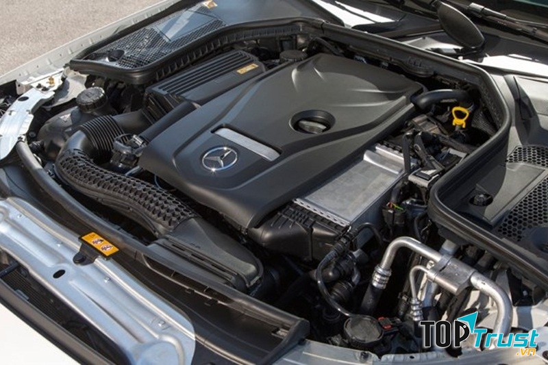 Động cơ tăng áp 2.0L 4 xi-lanh trong xe Mercedes-Benz C300