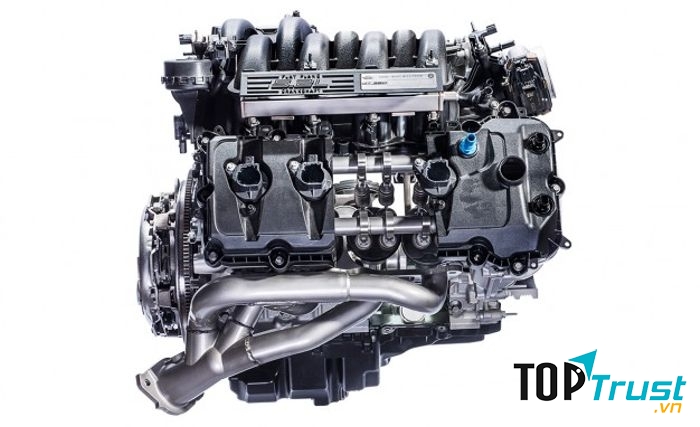 Động cơ tăng áp 2.0L 4 xi-lanh trong xe Volvo V60 Polestar