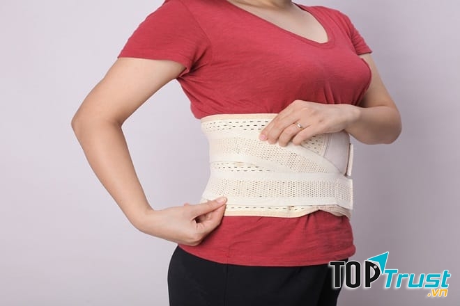 Không nên nịt bụng quá chặt