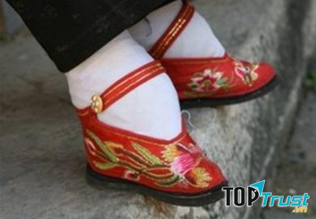 Hủ tục bó chân