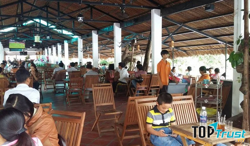 Bờ hồ café