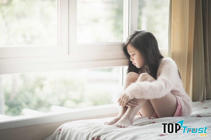 Các bậc phụ huynh không nên lạnh lùng, xa cách với con cái