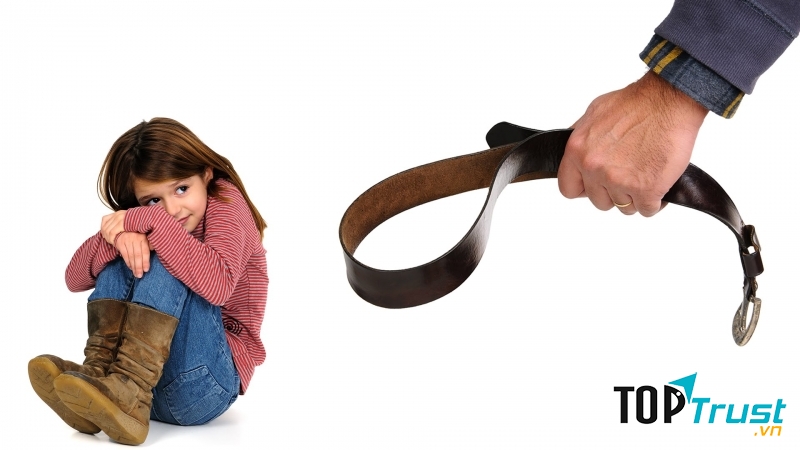 Bố mẹ không nên dùng đòn roi trừng phạt con