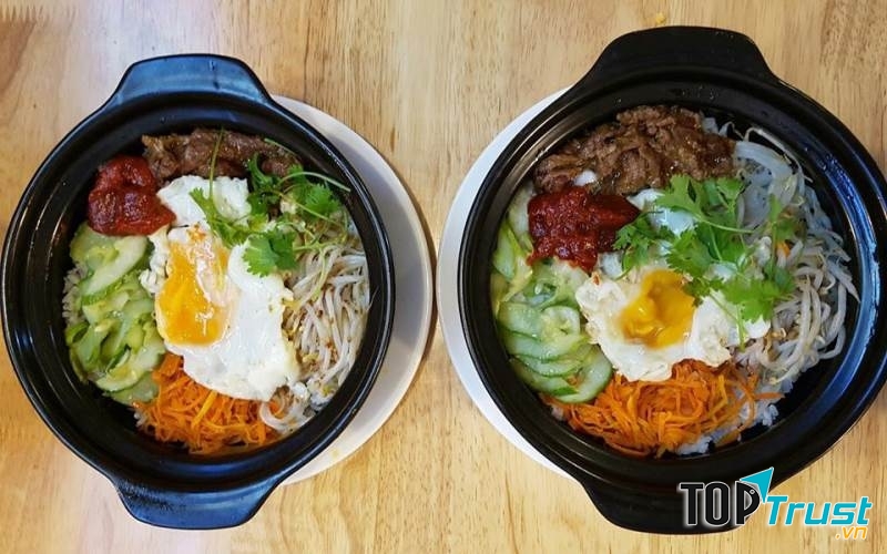 quán có rất nhiều món về mỳ, phục vụ tận tình