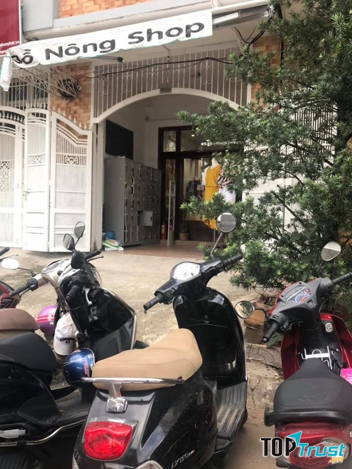 Bồ Nông Shop thường xuyên rất đông khách