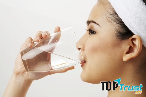 Bổ sung đủ lượng nước mỗi ngày