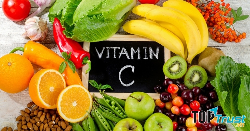 Bổ sung rau củ và vitamin C trong chế độ ăn uống