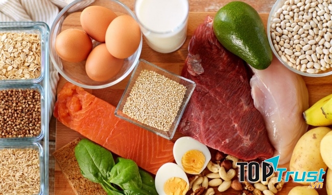 Bổ sung vitamin là mẹo trị rụng tóc tại nhà đơn giản