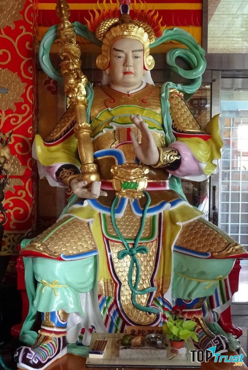 Tượng Hộ pháp Vi Đà quen thuộc trong nhiều chùa chiền với hạnh nguyện hộ trì tất cả người tu Chánh pháp của Như Lai