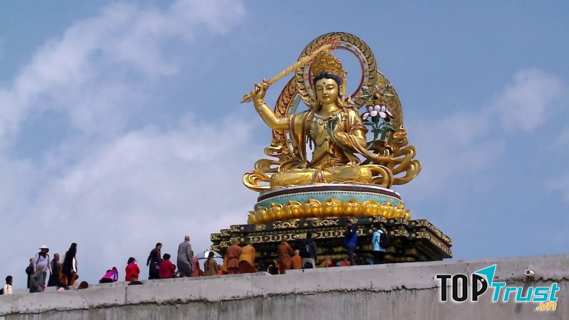 Hình ảnh Bồ Tát Văn Thù trong Mật Tông, tên gọi khác của Ngài là Diệu Cát Tường Đồng Tử