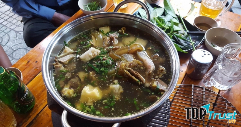 Lẩu bò tại quán Bò tơ Năm Sánh 27