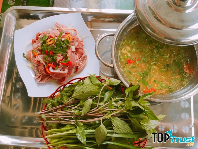 Lẩu bò tơ Năm Sánh