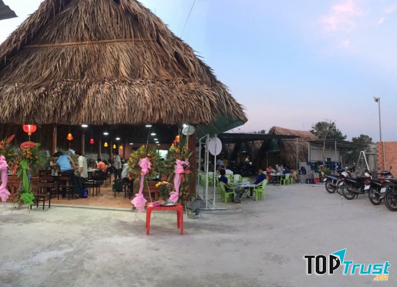 Không gian nhà hàng