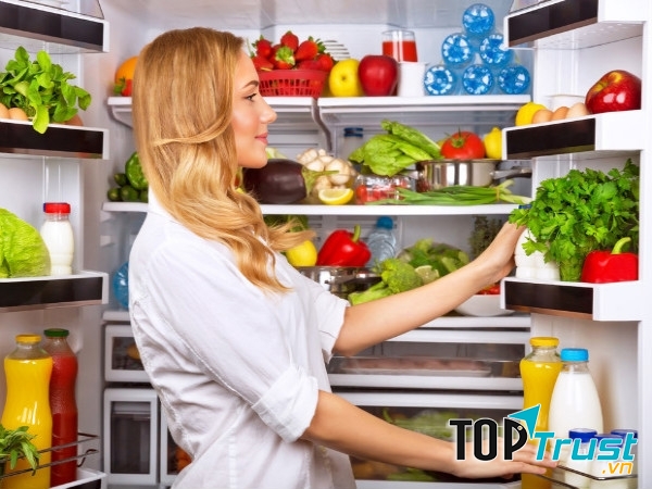 Để các loại rau củ cùng một nơi mà không có túi bọc.